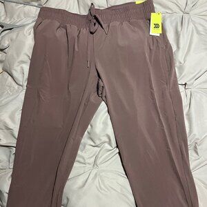 All in Motion High Rise Woven Pant